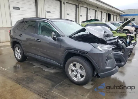 2021 Toyota Rav4 Xle z USA, uszkodzony, nr VIN 2T3W1RFV0MC096505